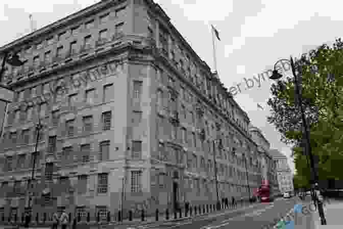 Slough House, A Drab Office Building Where MI5's Disgraced Agents Are Sent Spook Street (Slough House 4)